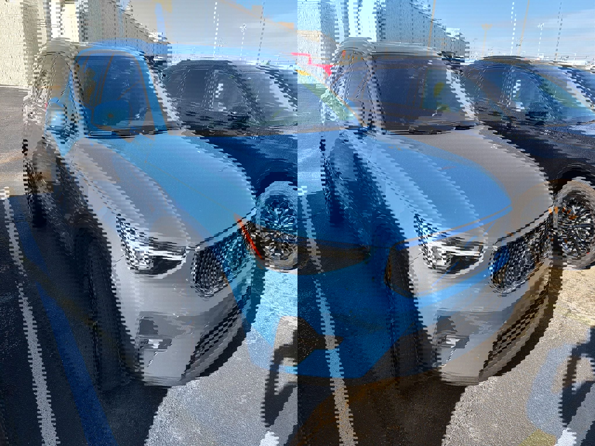 Used 2023 Volvo XC40 B5 Plus w/ Protection Package Premier image 3