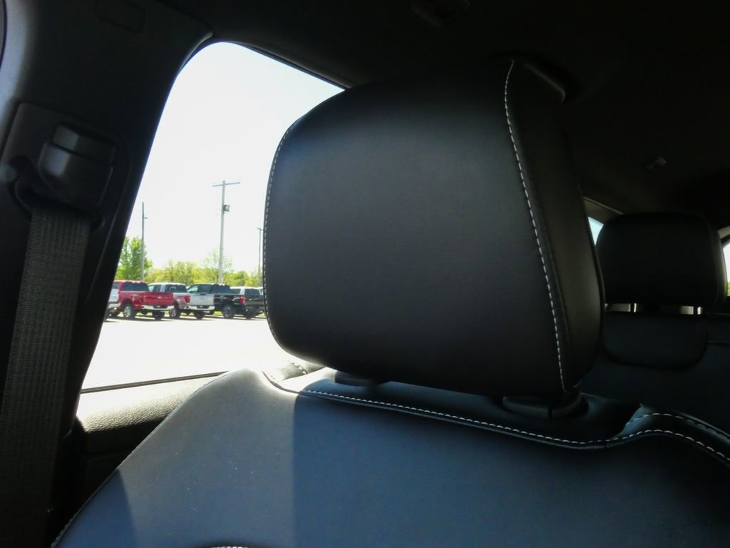 Used 2023 Jeep Grand Cherokee L Laredo AWD/4WD image 28