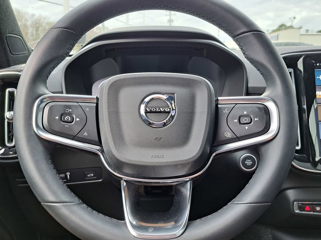 Used 2022 Volvo XC40 T5 R-Design w/ Advanced Package image 8