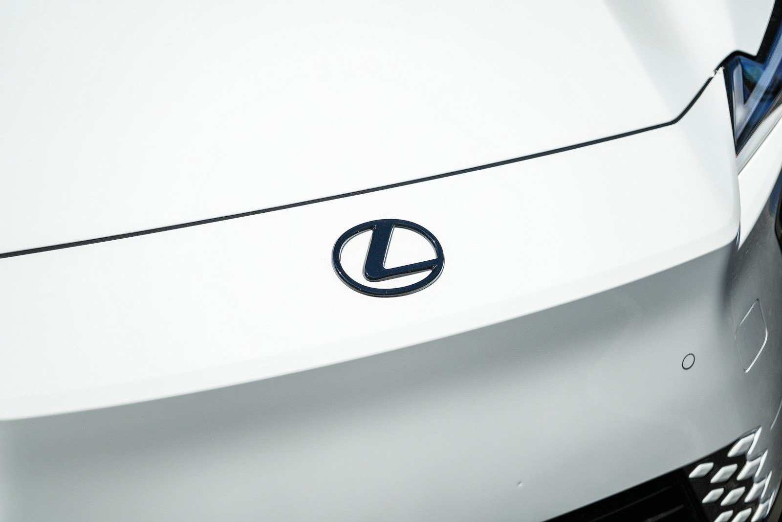 New 2026 Lexus ES 500e AWD/4WD image 9