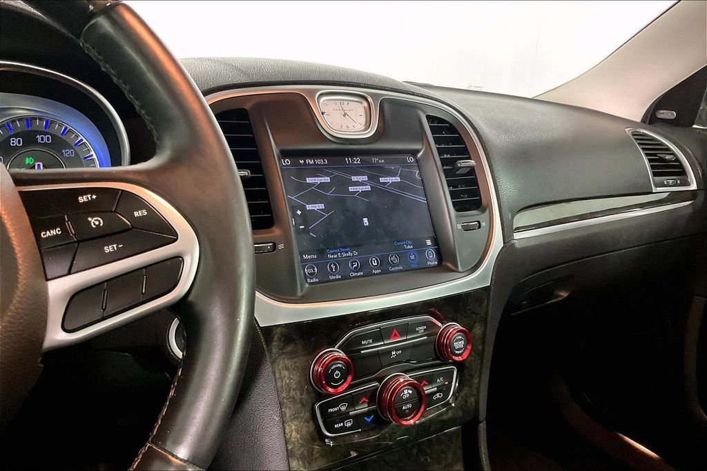 Used 2018 Chrysler 300 Limited AWD/4WD image 9