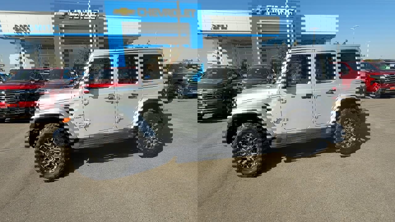 Used 2024 Jeep Wrangler Unlimited Sahara image 3