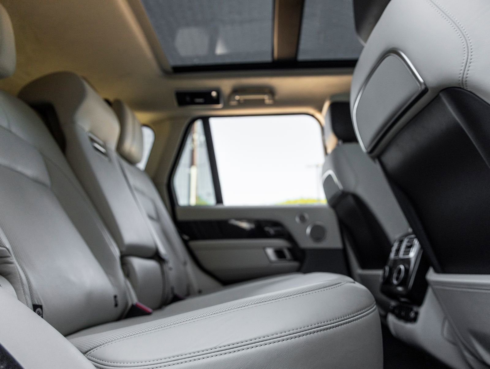 Used 2020 Land Rover Range Rover Autobiography image 39