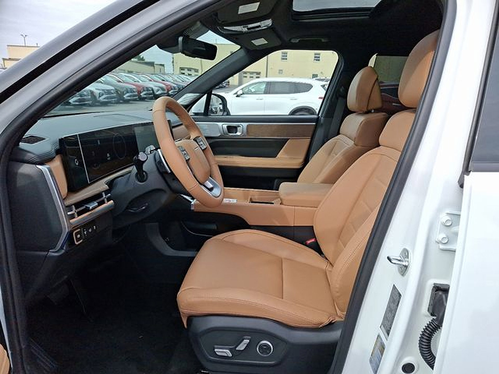 Used 2025 Hyundai Santa Fe Limited AWD/4WD image 9