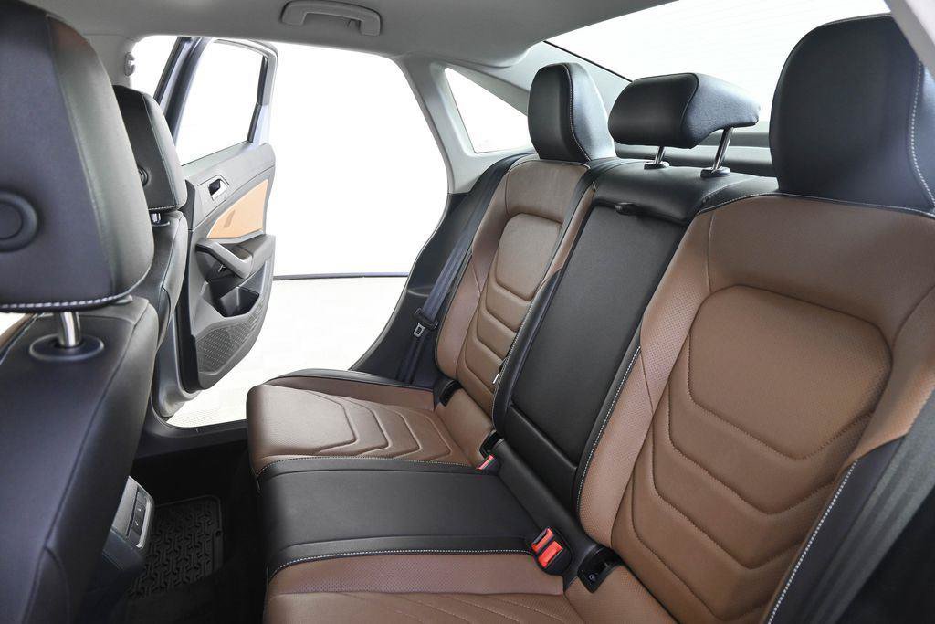 Used 2025 Volkswagen Jetta SEL FWD image 22