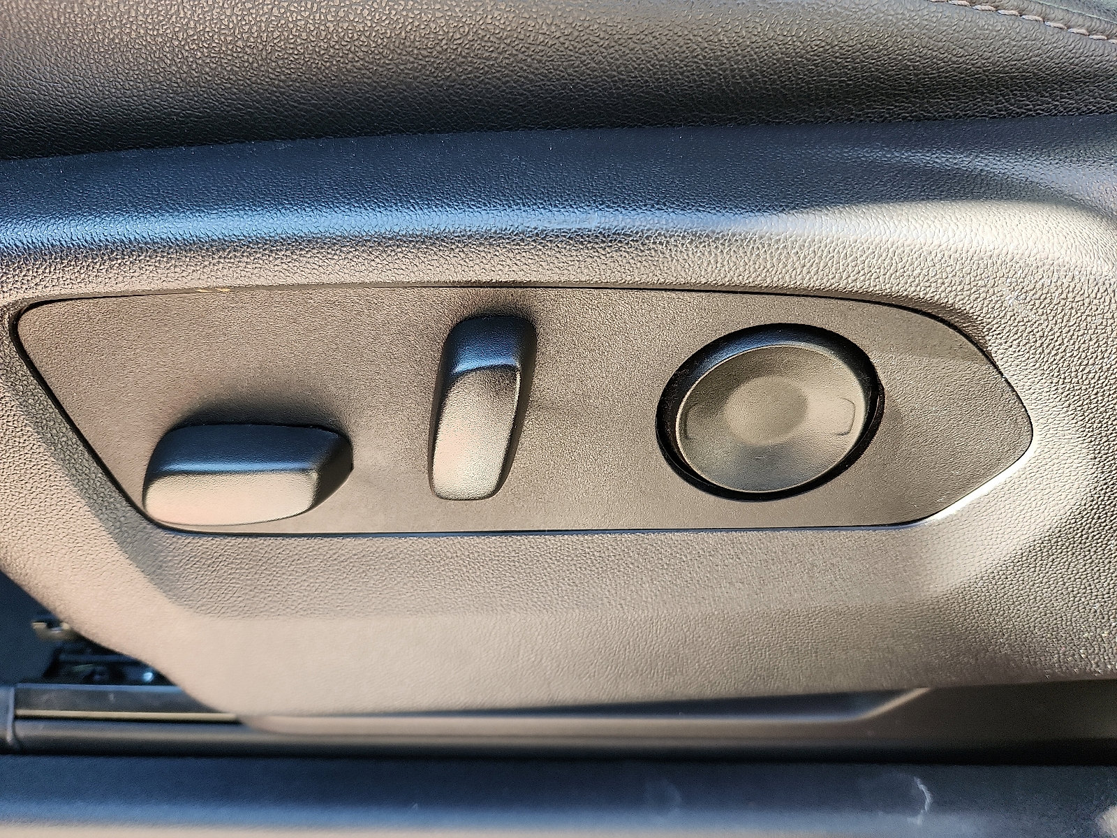 Used 2025 GMC Sierra 1500 SLT image 13