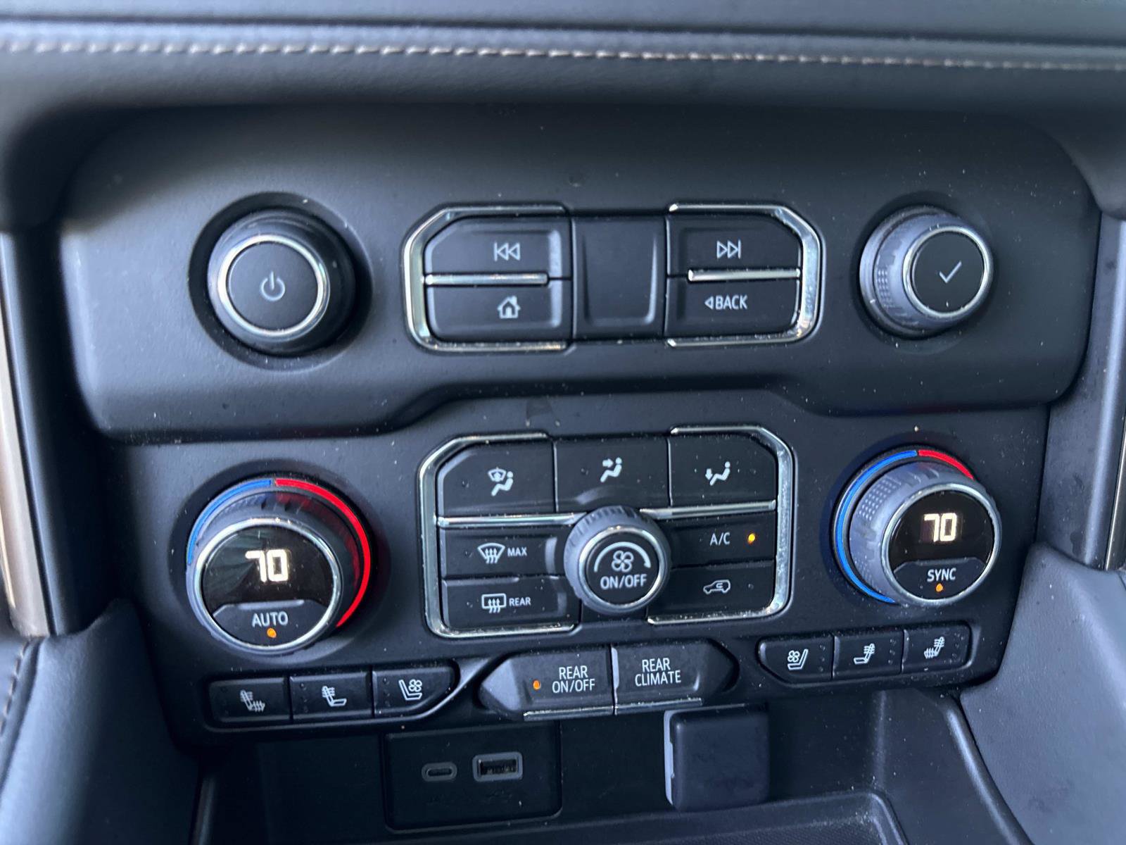 Used 2024 Chevrolet Suburban High Country AWD/4WD image 26