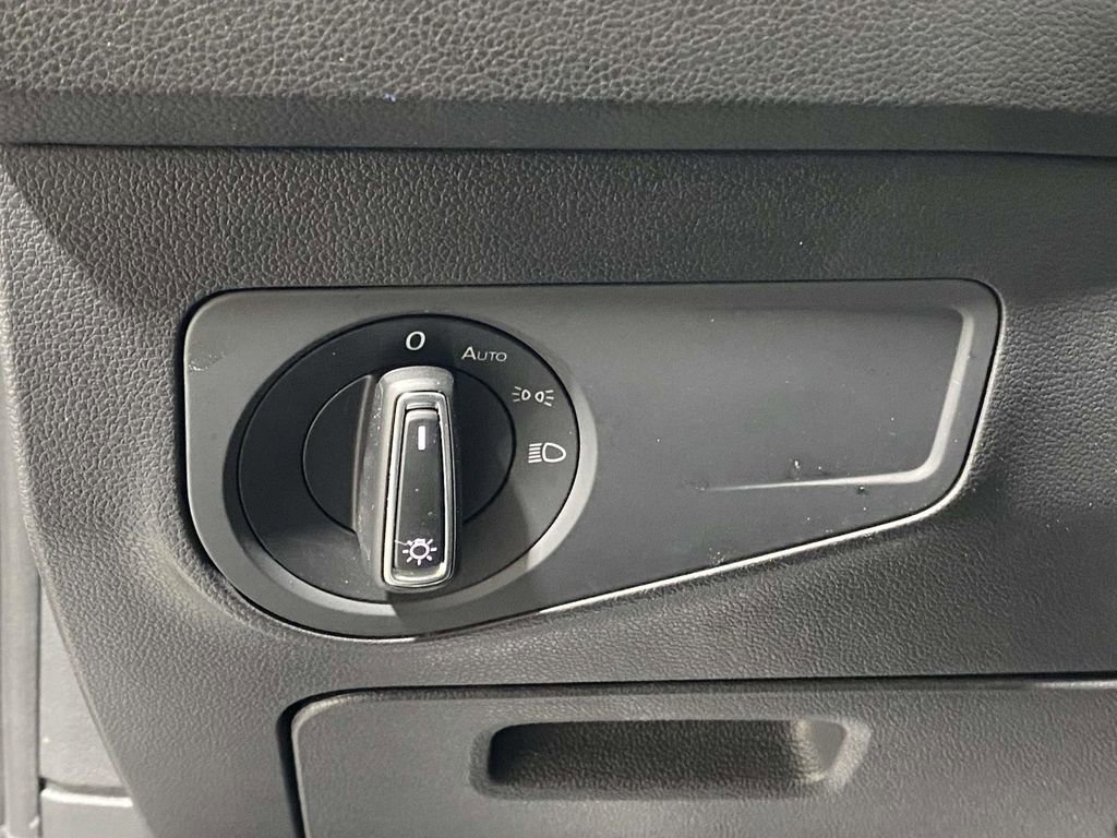 Used 2023 Volkswagen Tiguan SE image 19