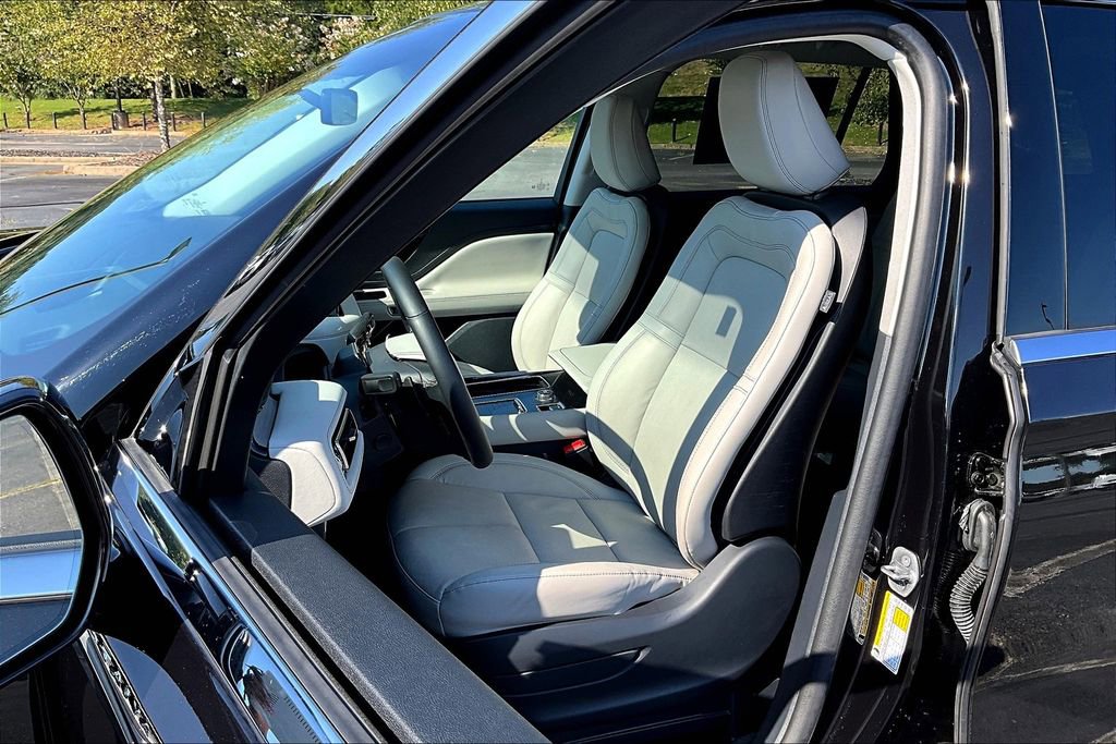 Used 2025 Lincoln Aviator Reserve w/ Illumination Package image 25