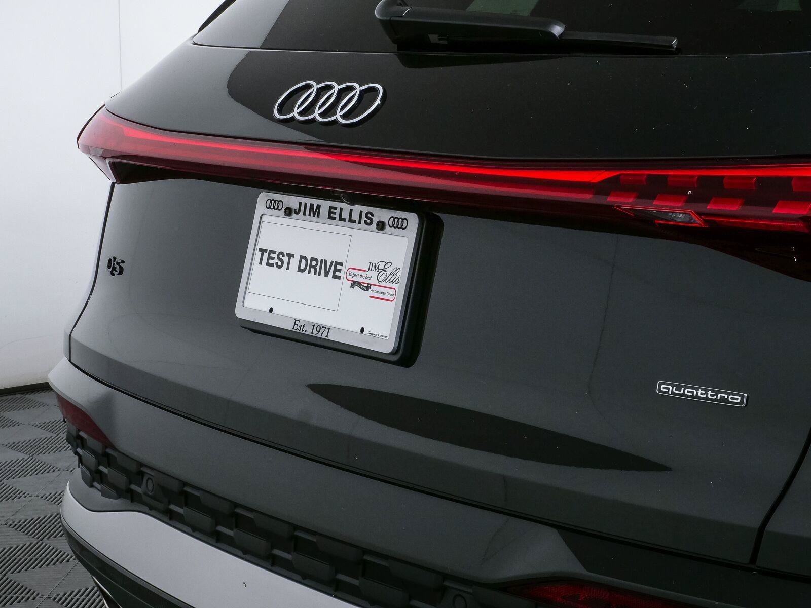 Used 2025 Audi Q5 Premium w/ Convenience Package AWD/4WD image 36