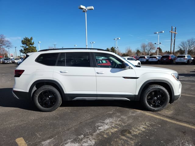 New 2026 Volkswagen Atlas Peak Edition AWD/4WD image 2