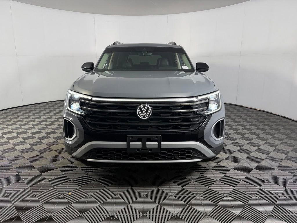 Used 2024 Volkswagen Atlas Peak Edition SE AWD/4WD image 11