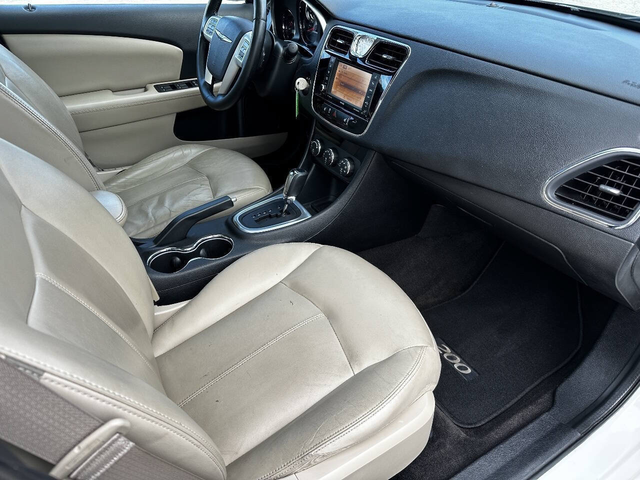 Used 2011 Chrysler 200 Limited FWD image 16