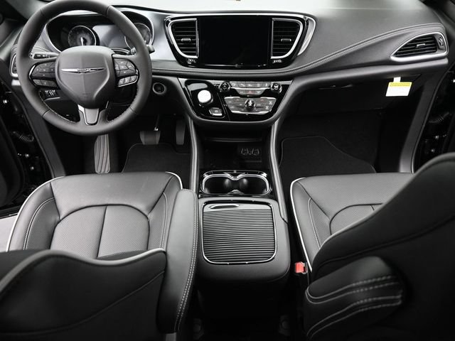New 2025 Chrysler Pacifica Limited FWD image 23