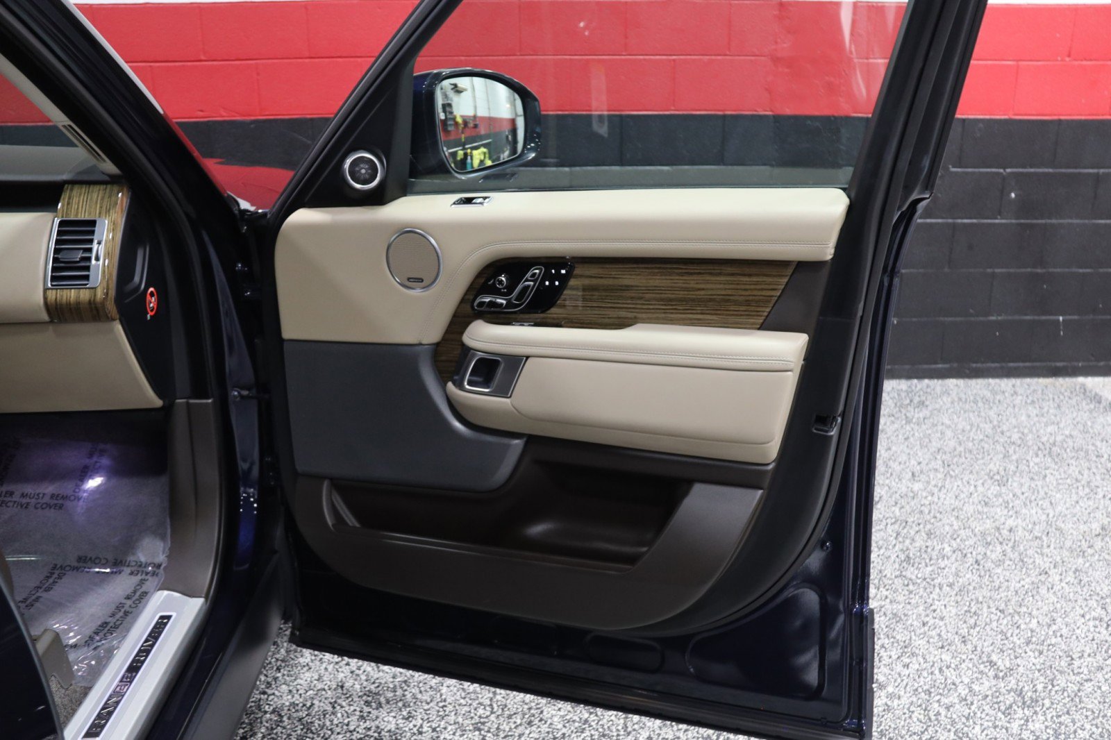 Used 2019 Land Rover Range Rover HSE image 47