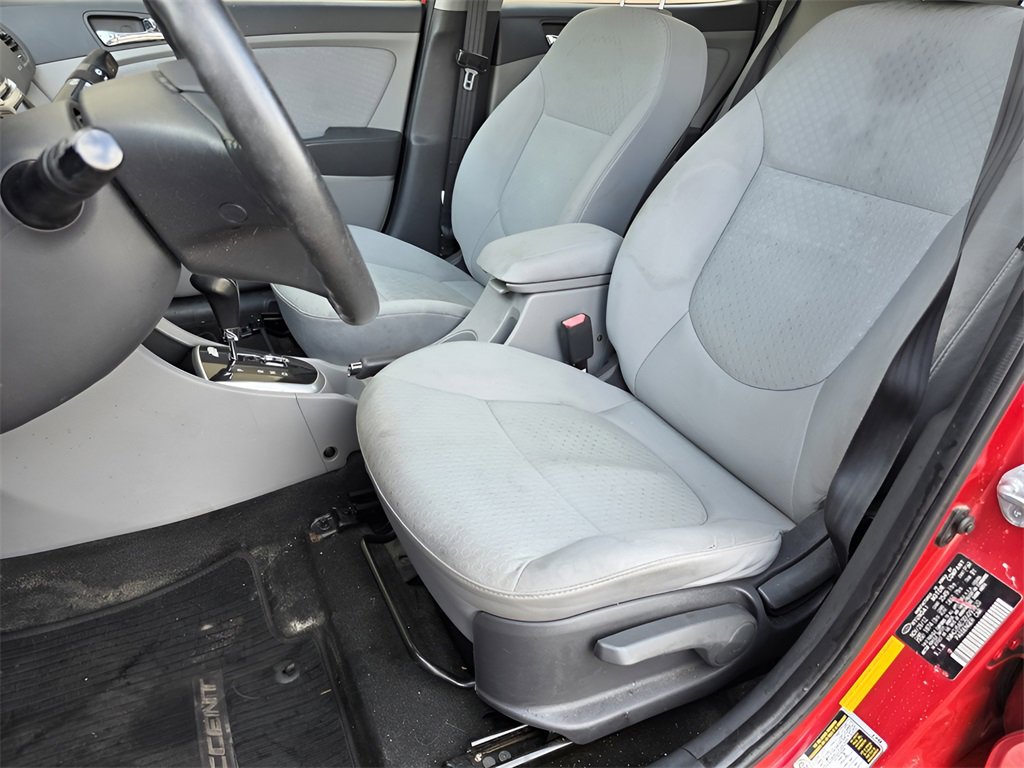 Used 2013 Hyundai Accent SE image 19