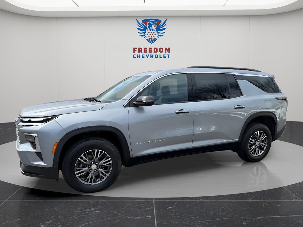 Used 2024 Chevrolet Traverse LT AWD/4WD image 2