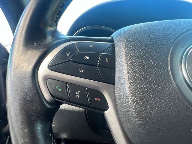 Used 2020 Jeep Grand Cherokee Altitude AWD/4WD image 11