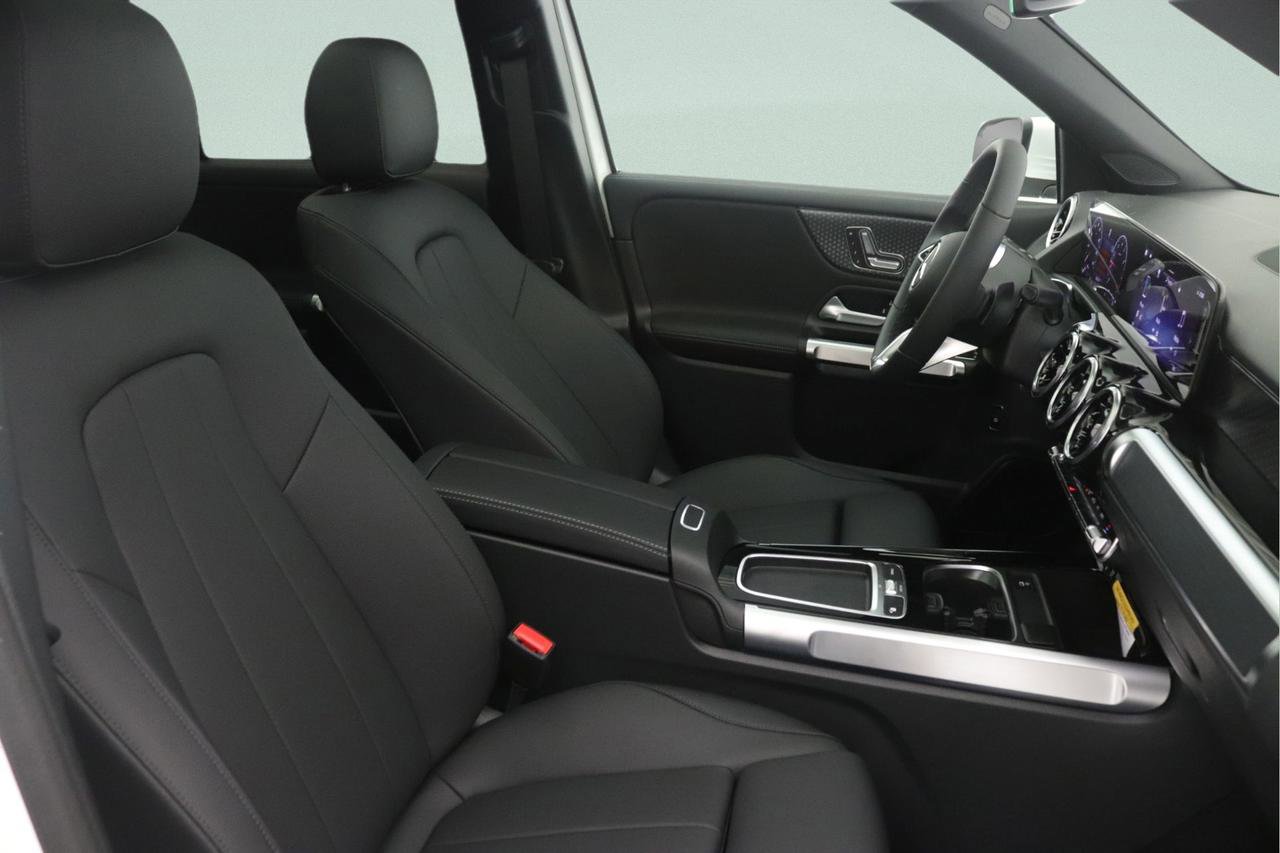 New 2026 Mercedes-Benz GLB 250 image 8