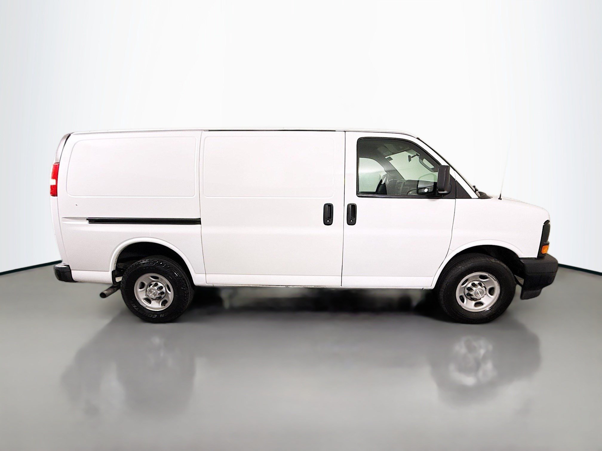 Used 2017 Chevrolet Express 2500 RWD image 11