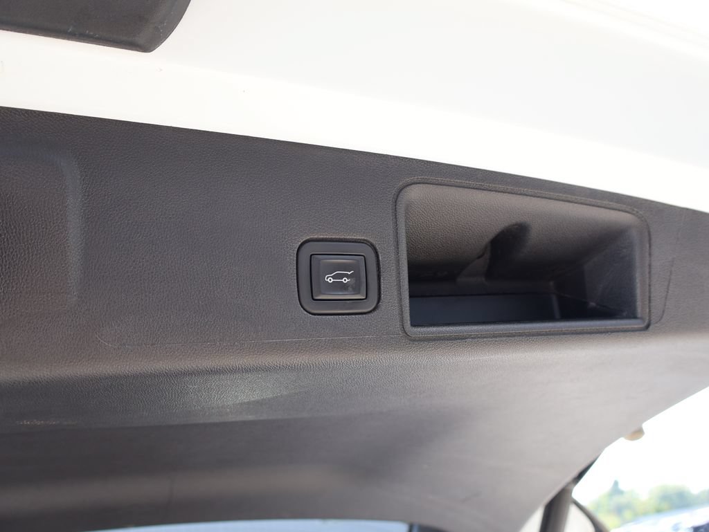 Used 2023 GMC Terrain SLT AWD/4WD image 15