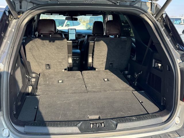 Used 2022 Ford Explorer Platinum w/ Equipment Group 601A AWD/4WD image 19
