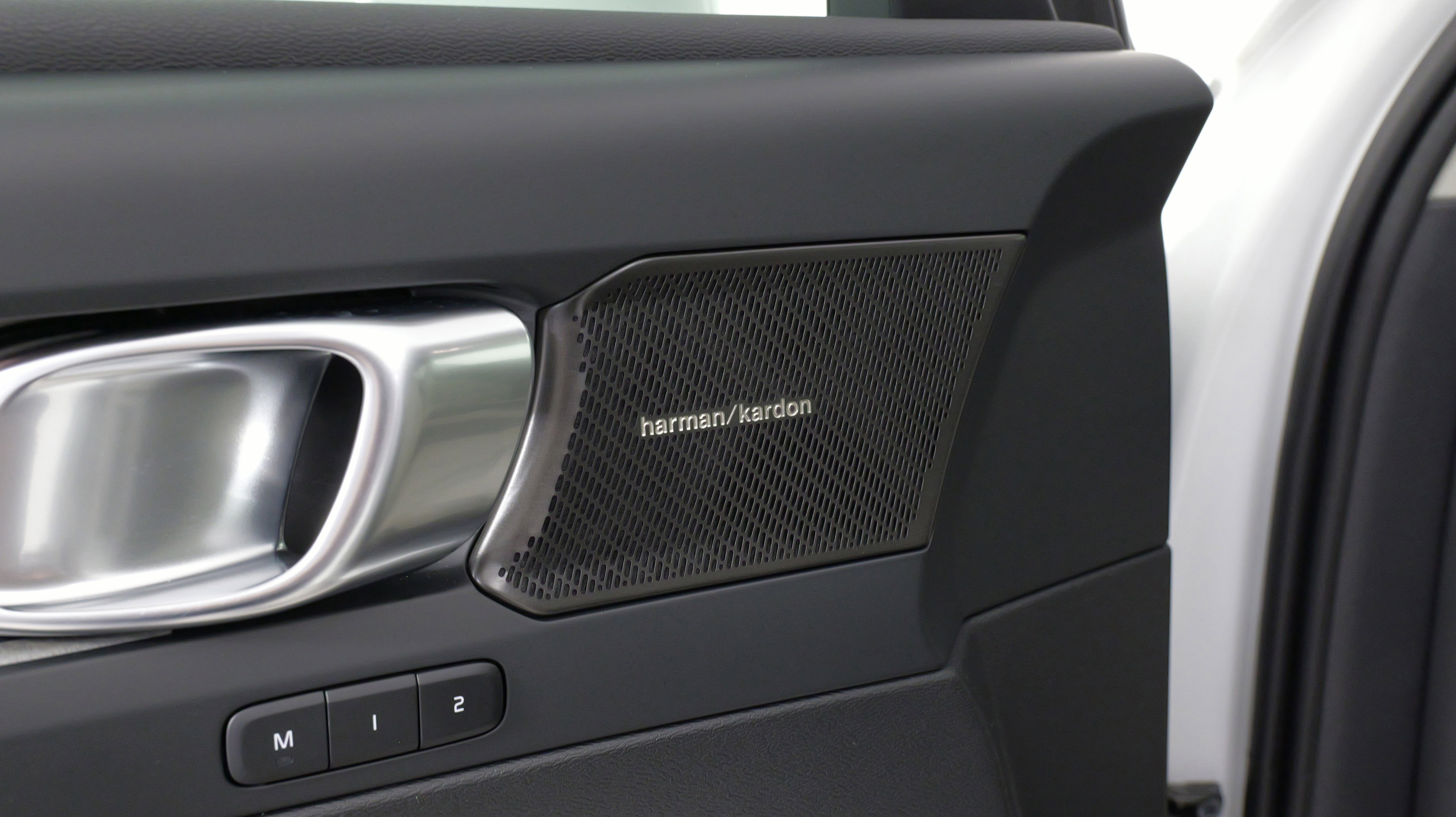 Used 2024 Volvo XC40 B5 Plus w/ Climate Package image 25