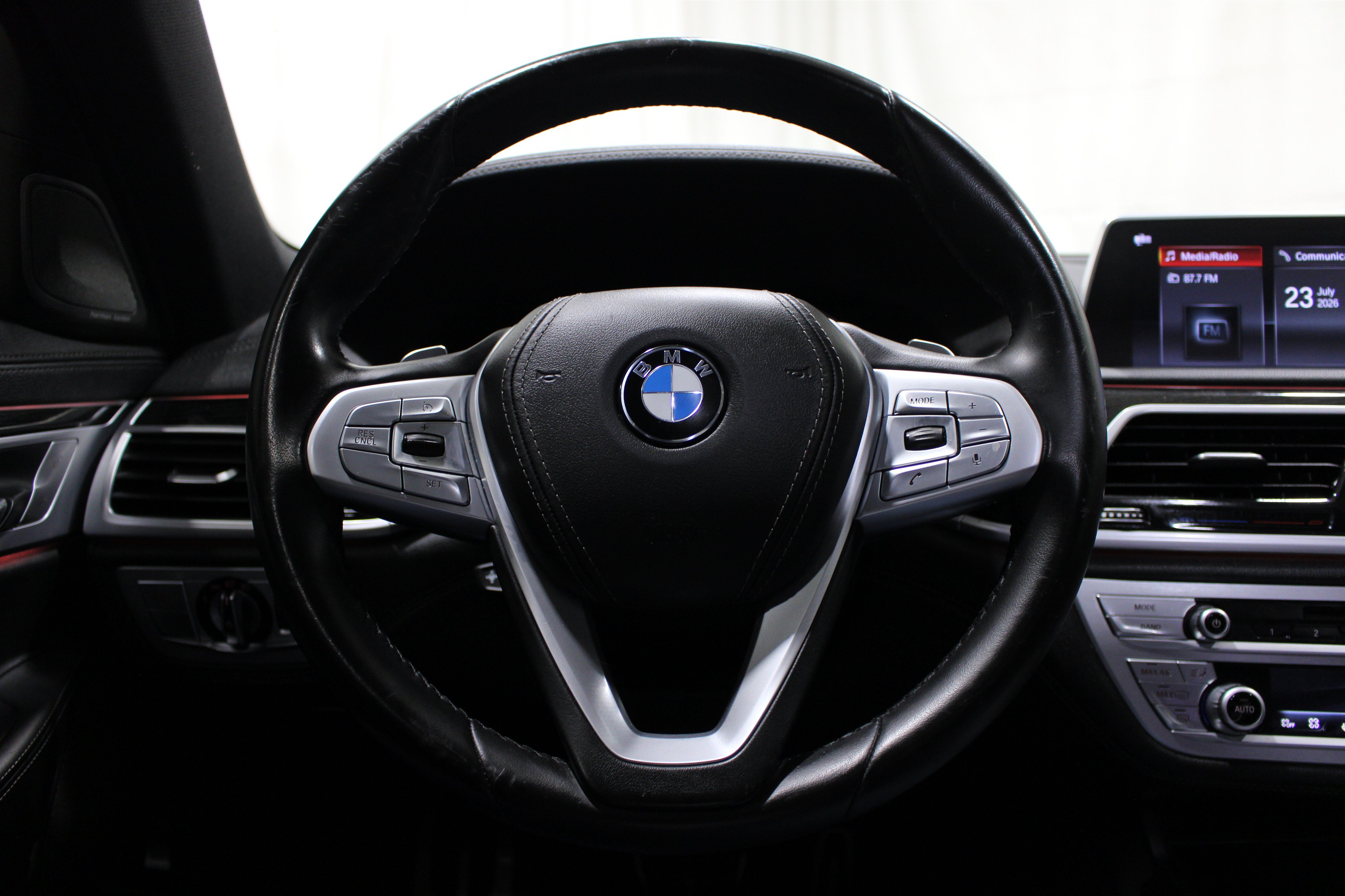 Used 2019 BMW 750i xDrive w/ M Sport Package AWD/4WD image 12