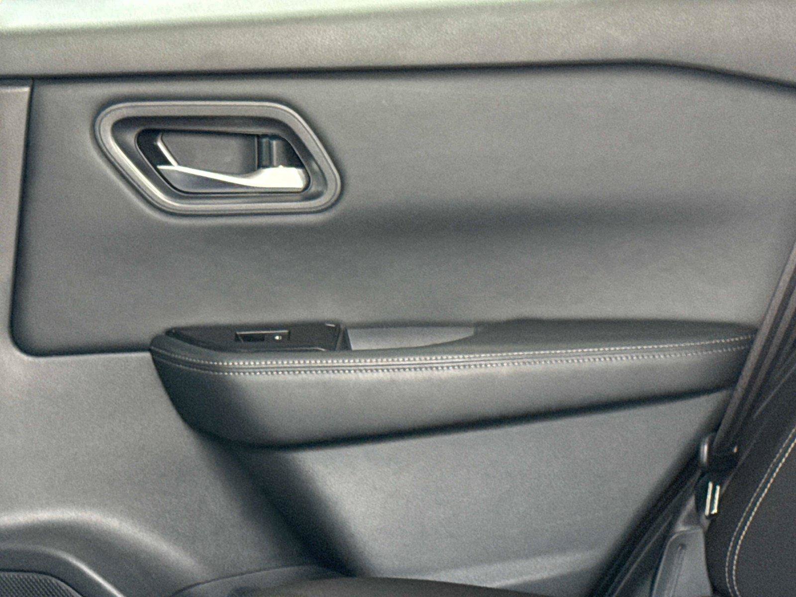 Used 2024 Nissan Rogue SV FWD image 16