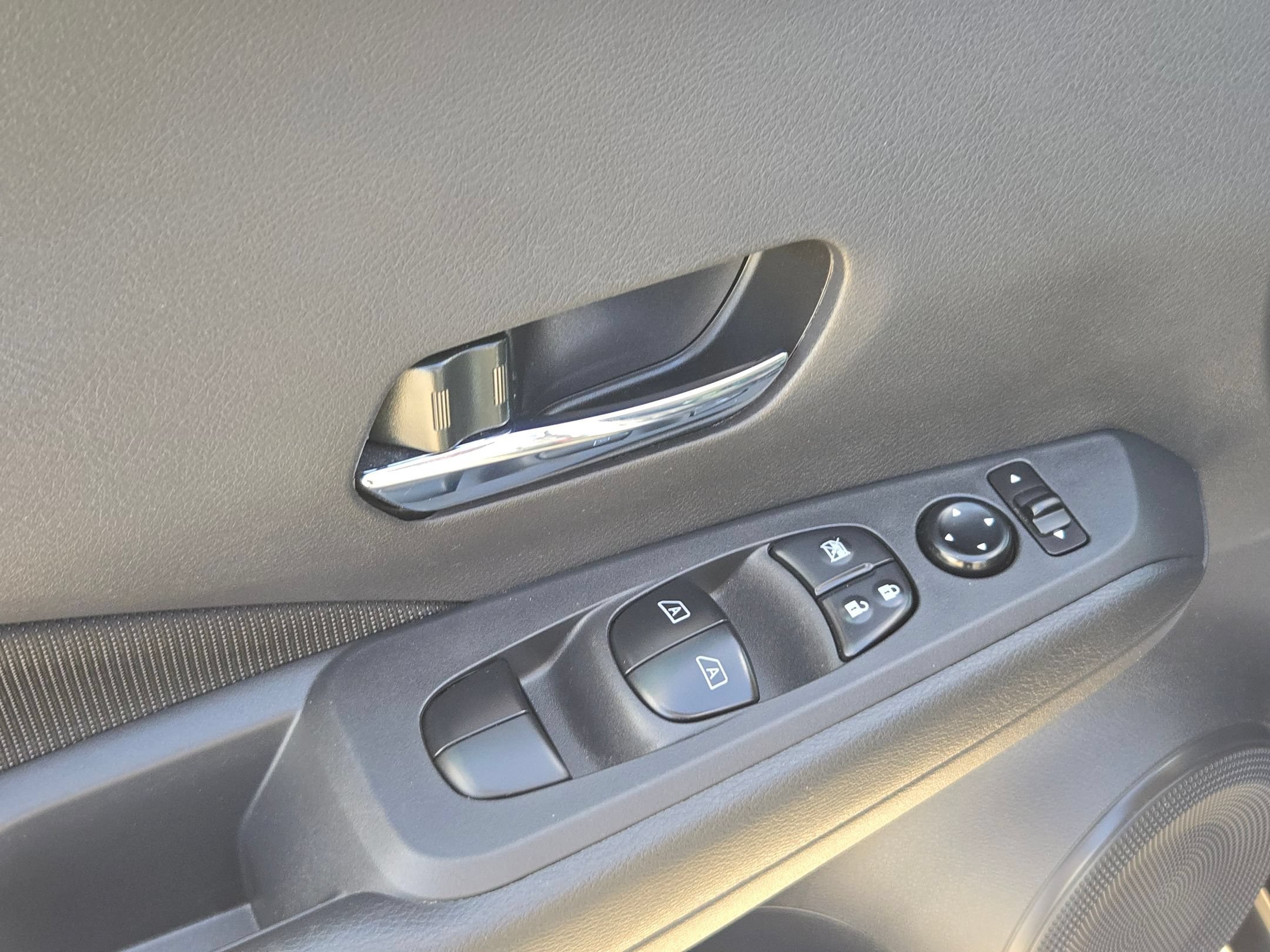 Certified 2024 Nissan Kicks SV FWD image 12