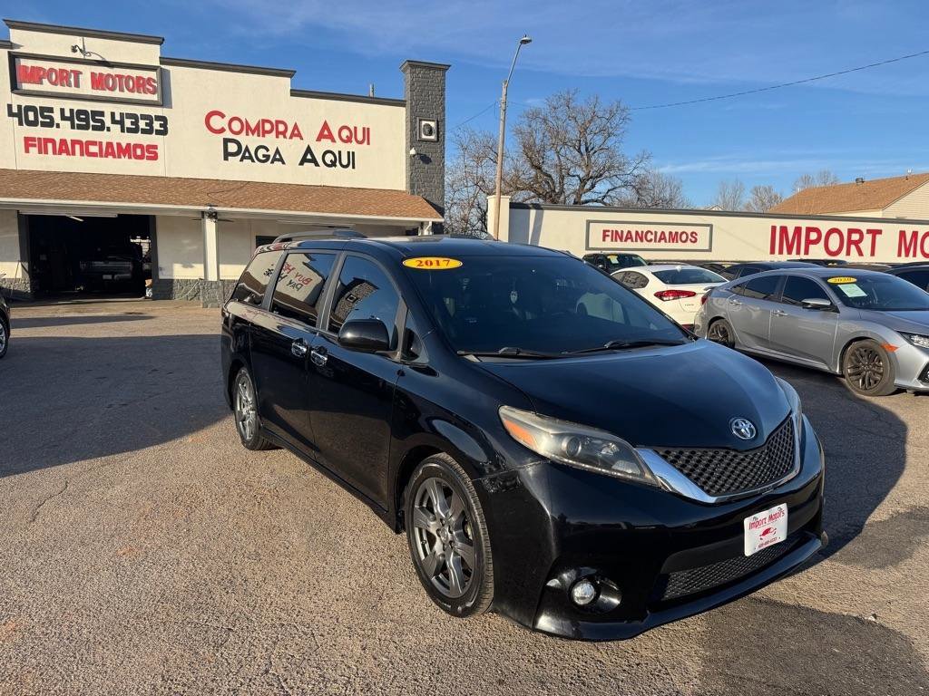 Used 2017 Toyota Sienna SE image 3
