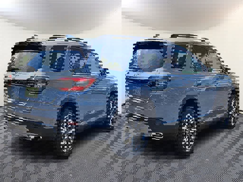 New 2025 Honda Pilot Touring image 3