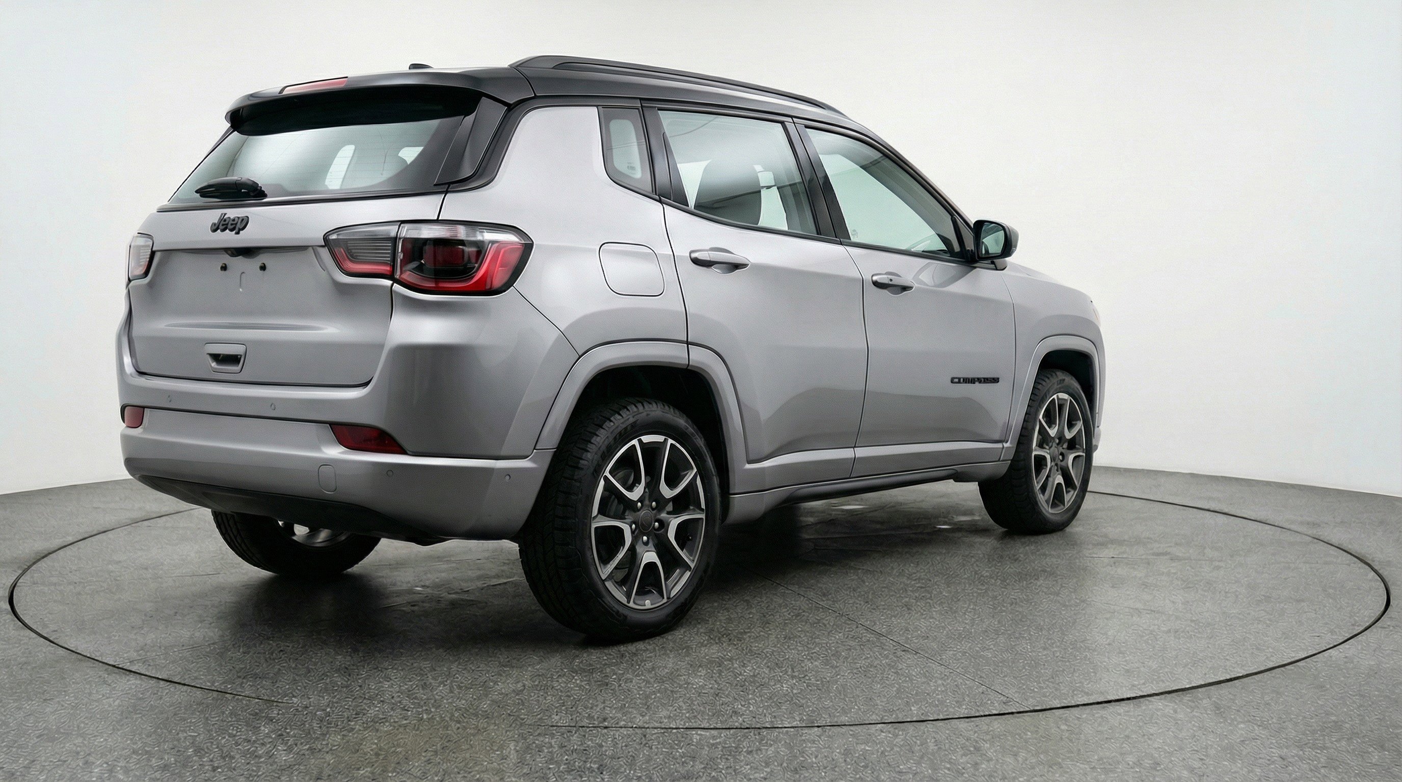 Used 2025 Jeep Compass Trailhawk image 9