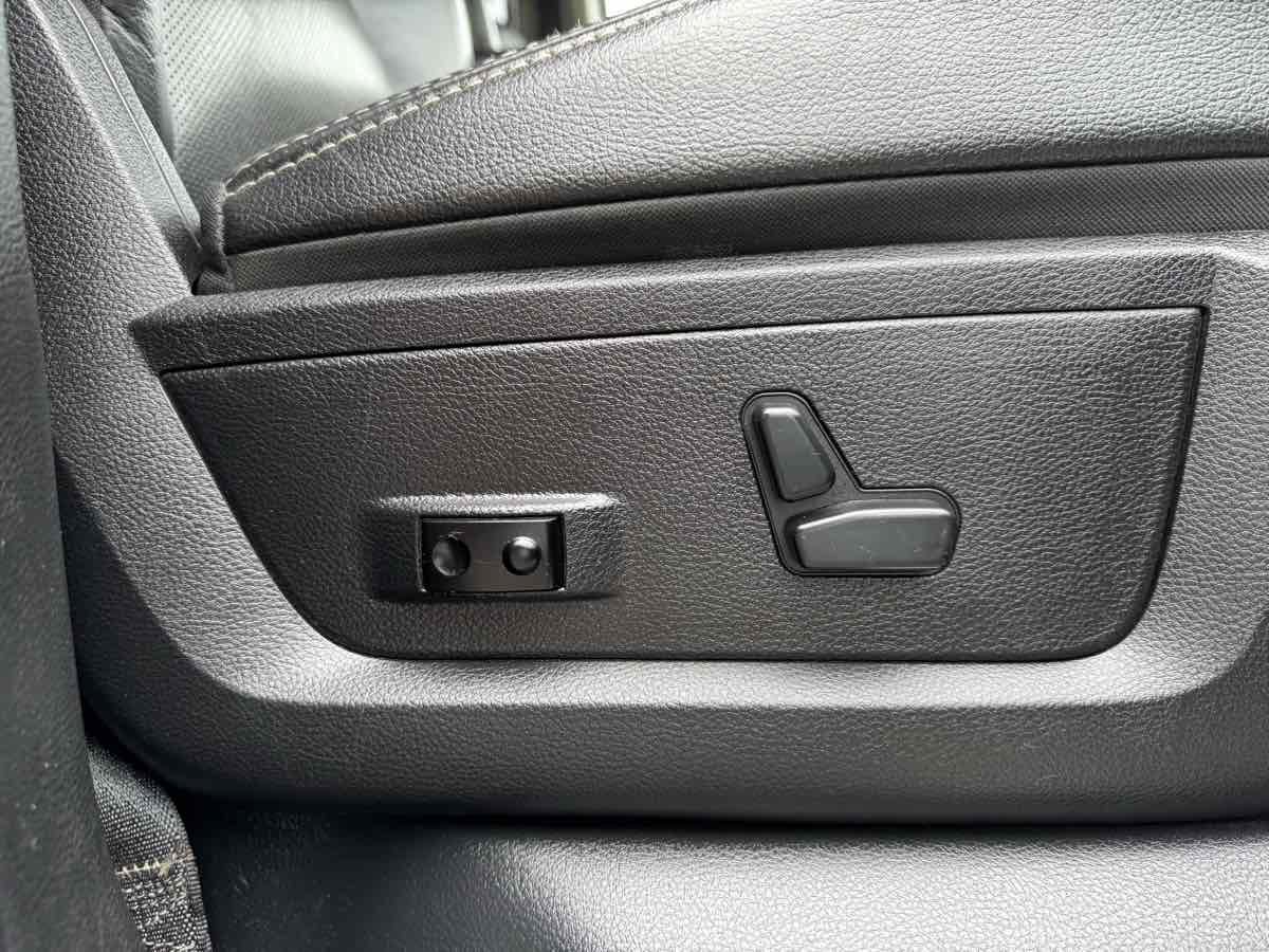 Used 2015 RAM 1500 Laramie AWD/4WD image 29