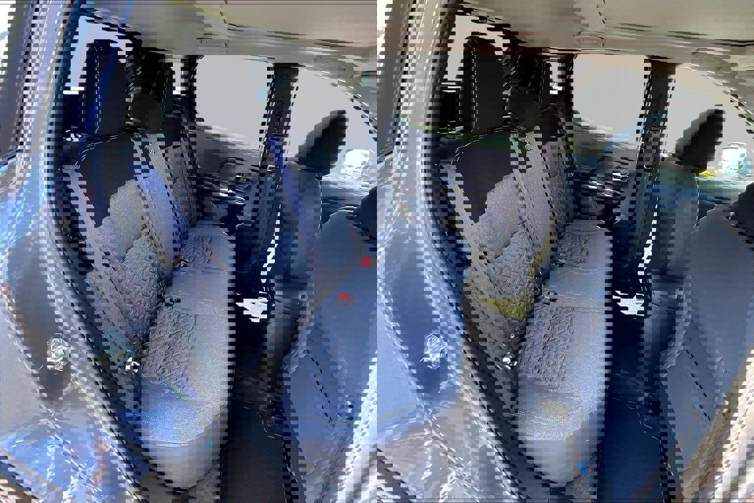 Used 2025 Nissan Kicks SV w/ SV Premium Package image 24