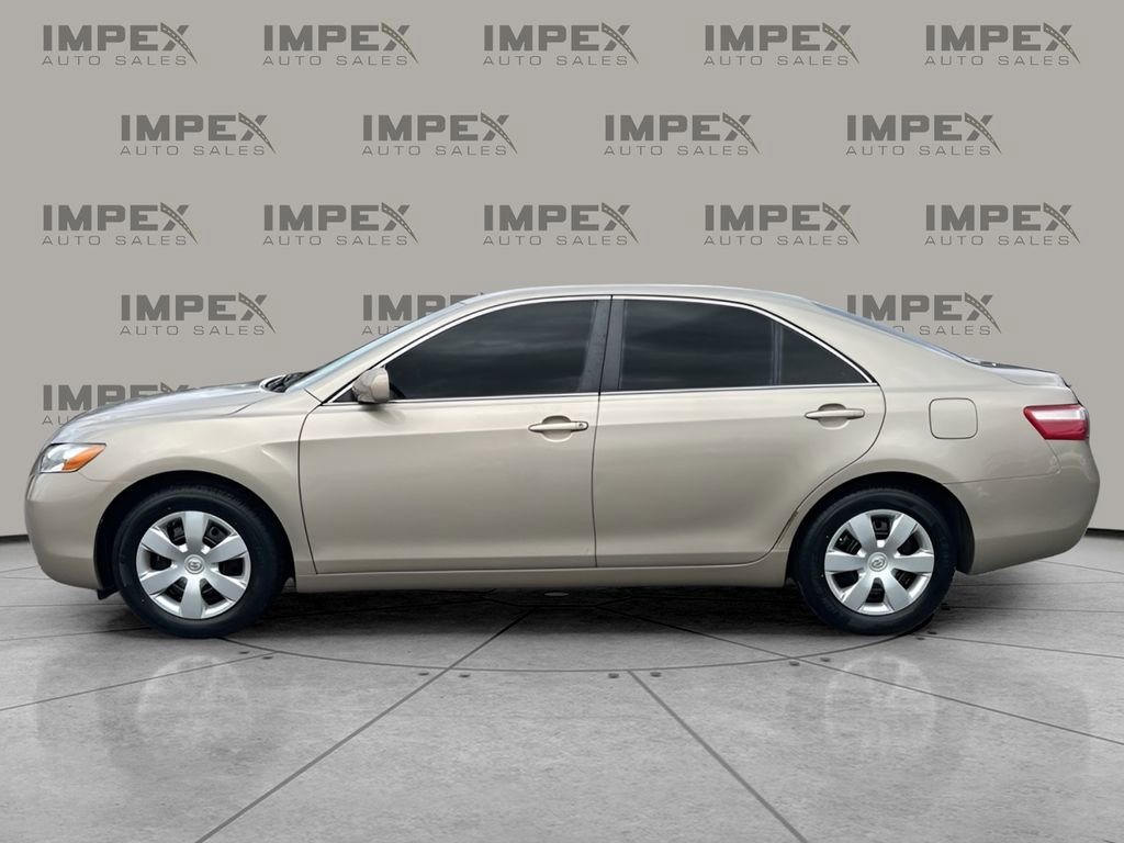 Used 2009 Toyota Camry LE image 2