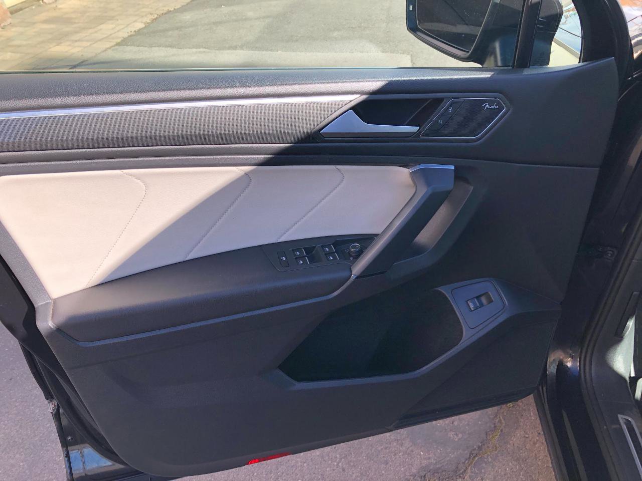 Used 2019 Volkswagen Tiguan SEL Premium image 10