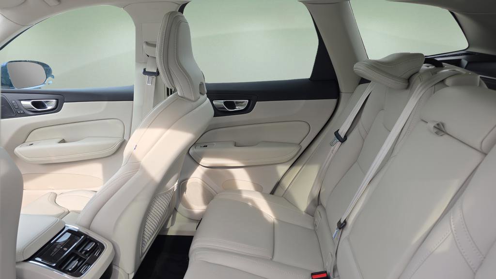 Used 2022 Volvo XC60 B5 Inscription w/ Advanced Package image 16