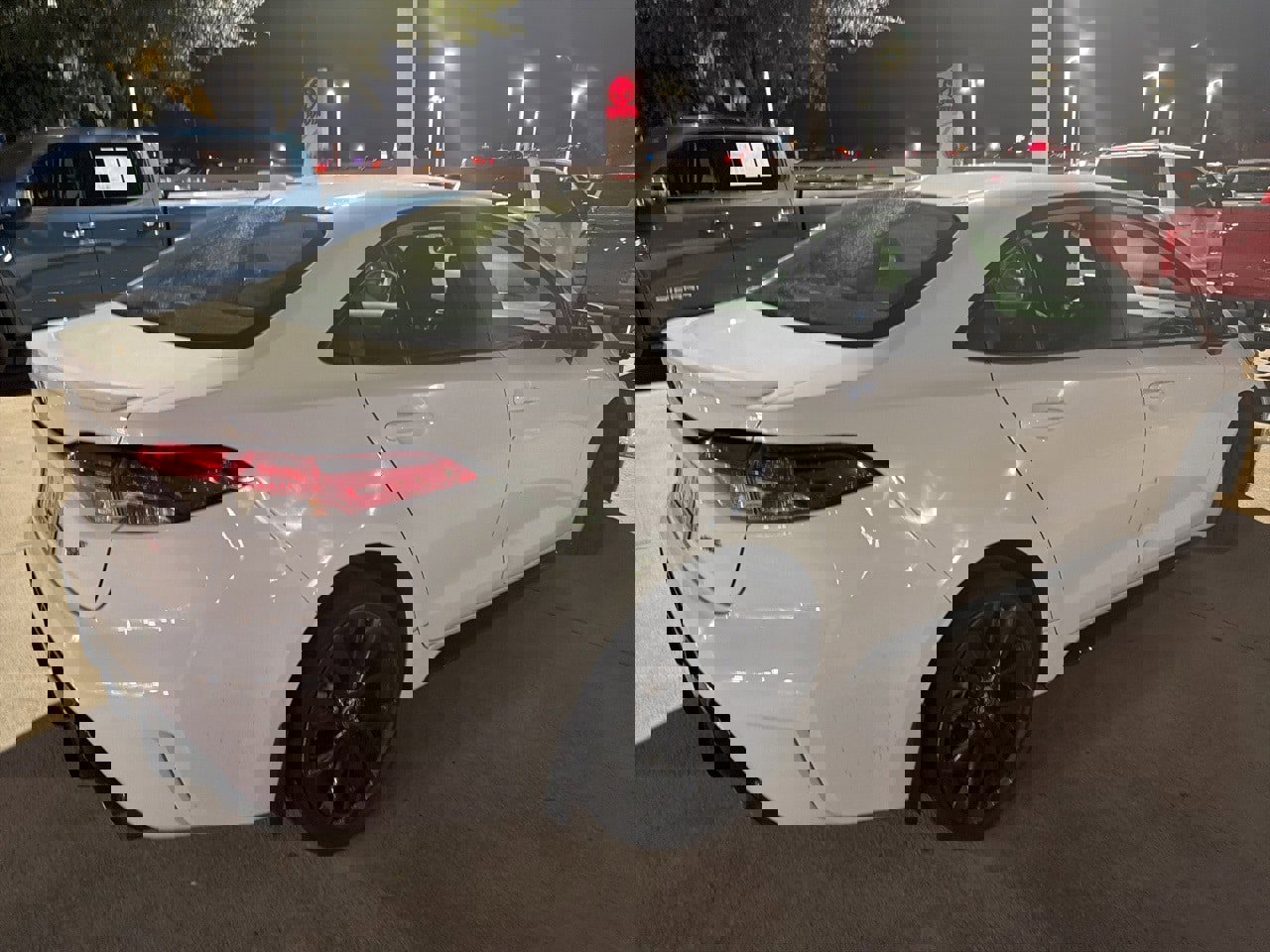 Used 2023 Toyota Corolla SE image 3