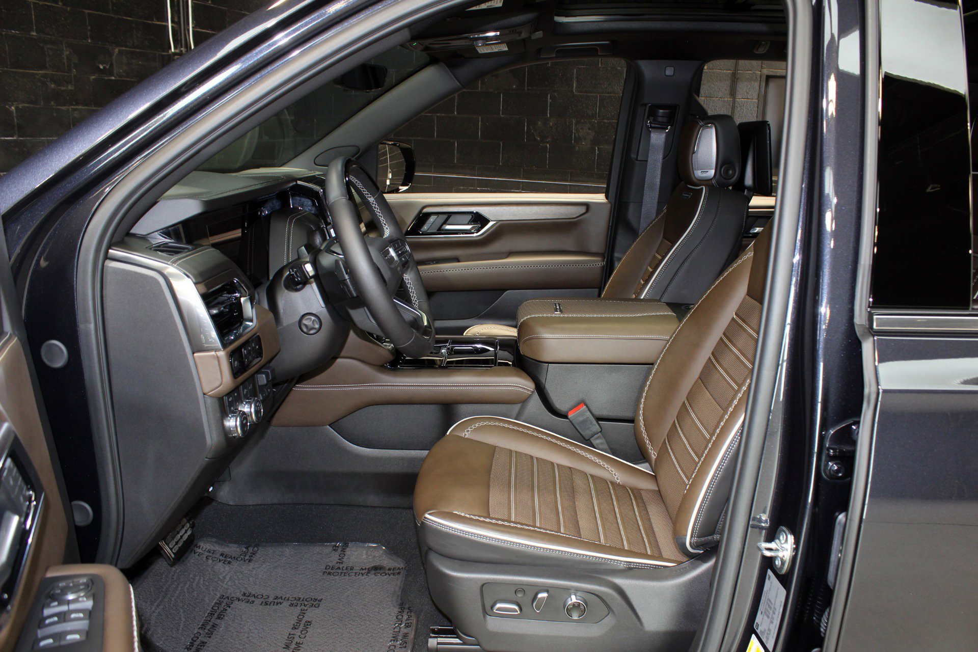 Used 2025 GMC Yukon Denali Ultimate w/ LPO, Floor Liner Package AWD/4WD image 34