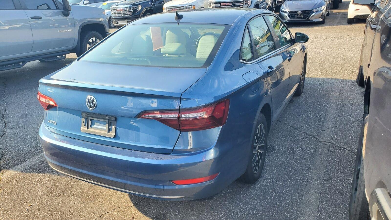 Used 2020 Volkswagen Jetta SE w/ SE Cold Weather Package FWD image 9