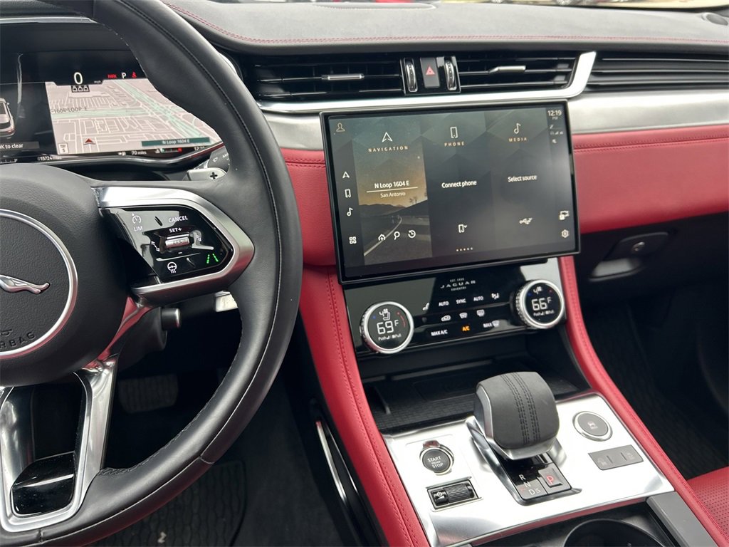 Used 2024 Jaguar F-PACE R-Dynamic S image 18