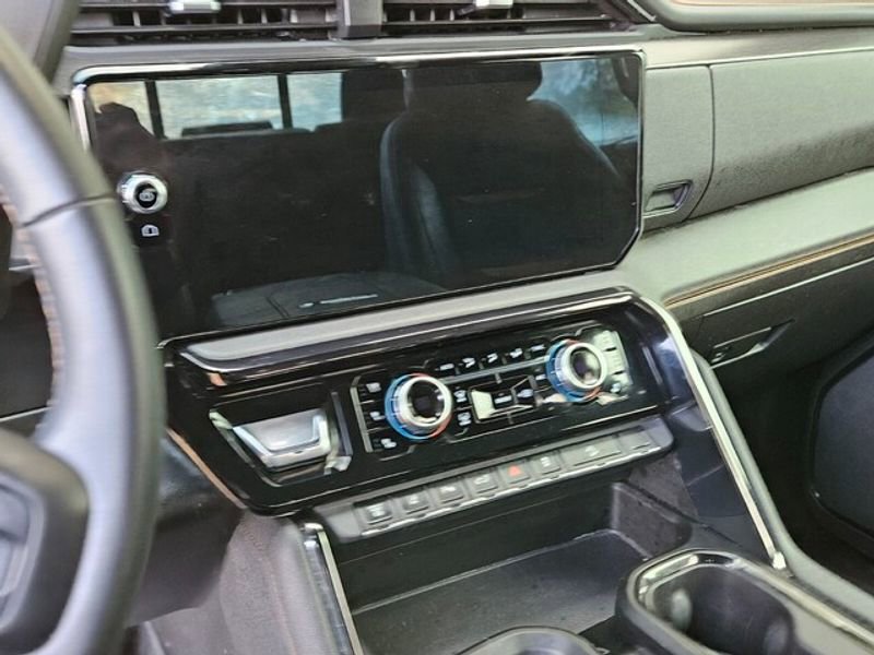 Used 2024 GMC Sierra 2500 AT4 w/ AT4 Premium Plus Package image 14