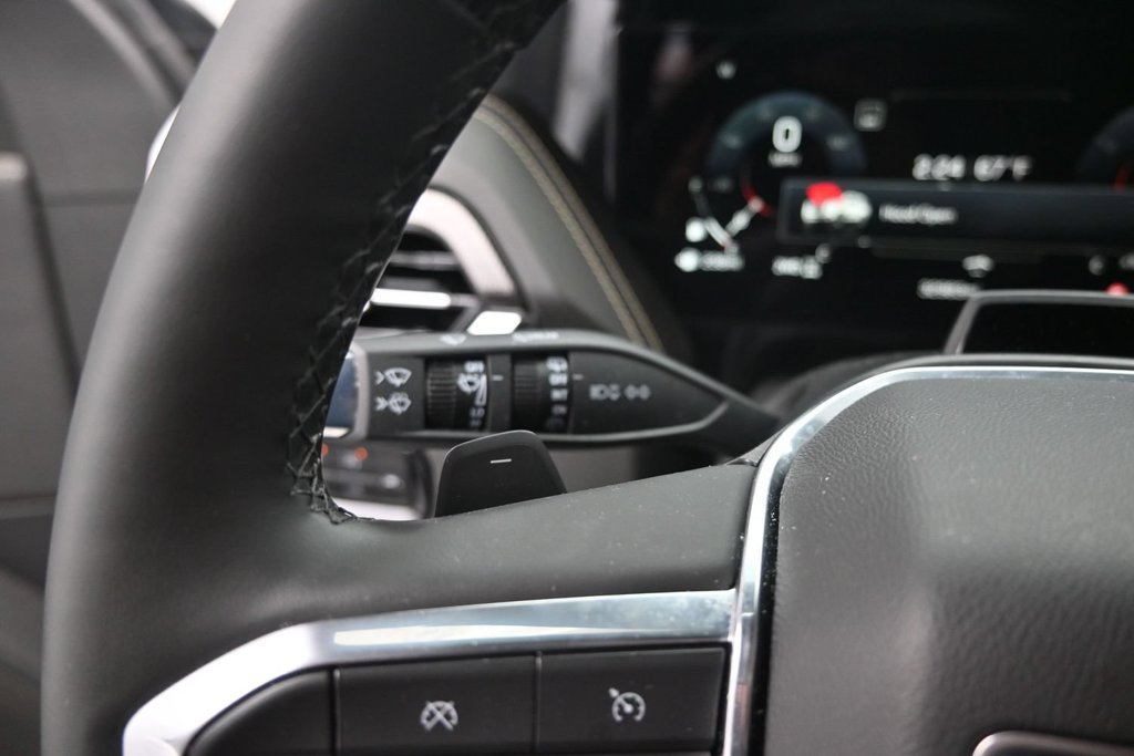 Used 2025 GMC Yukon Elevation w/ Elevation Premium Package AWD/4WD image 43