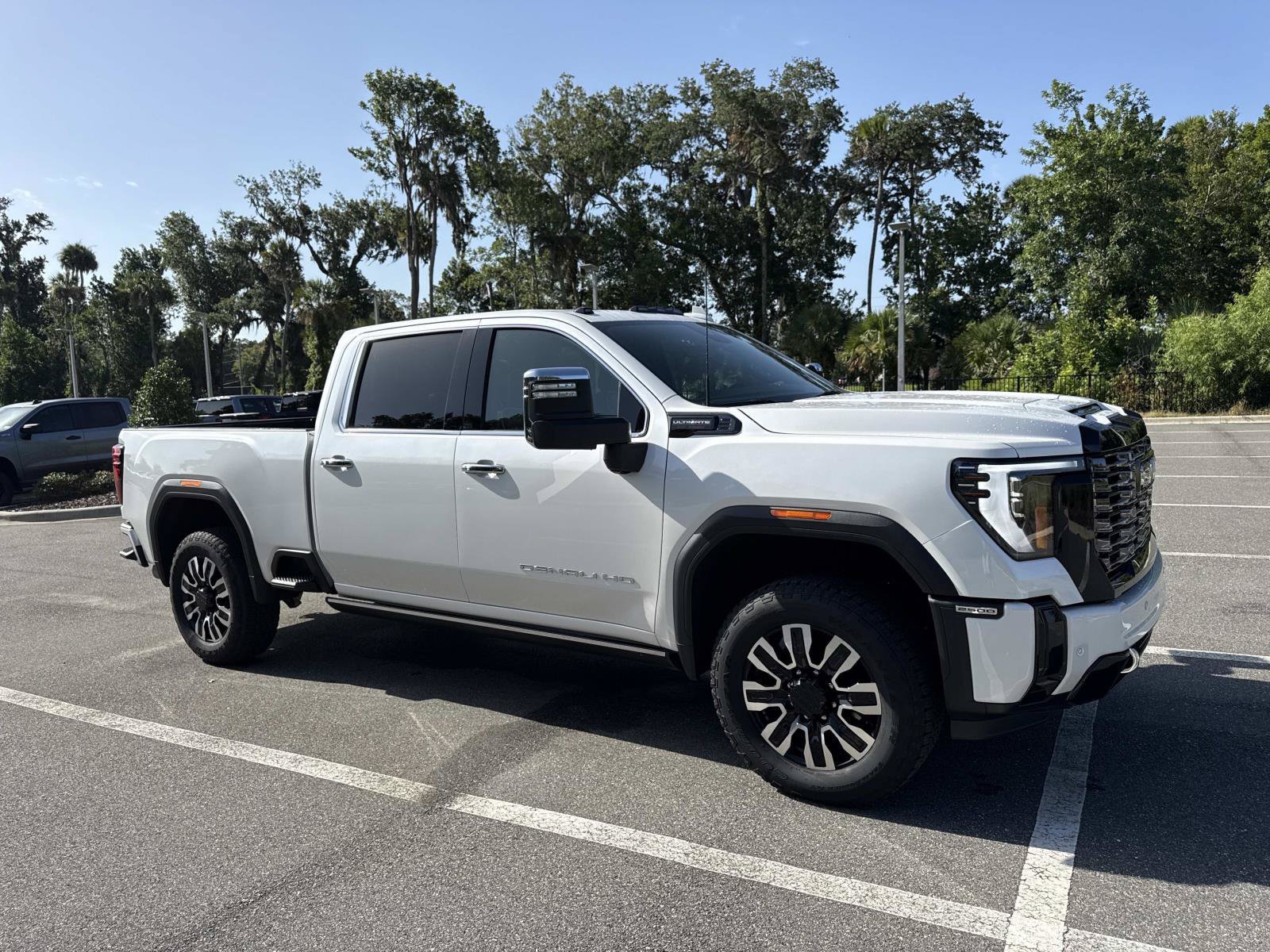 Used 2025 GMC Sierra 2500 Denali Ultimate AWD/4WD image 1