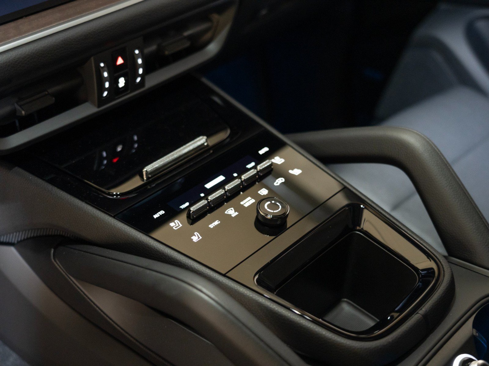 Certified 2026 Porsche Cayenne E-Hybrid AWD/4WD image 22