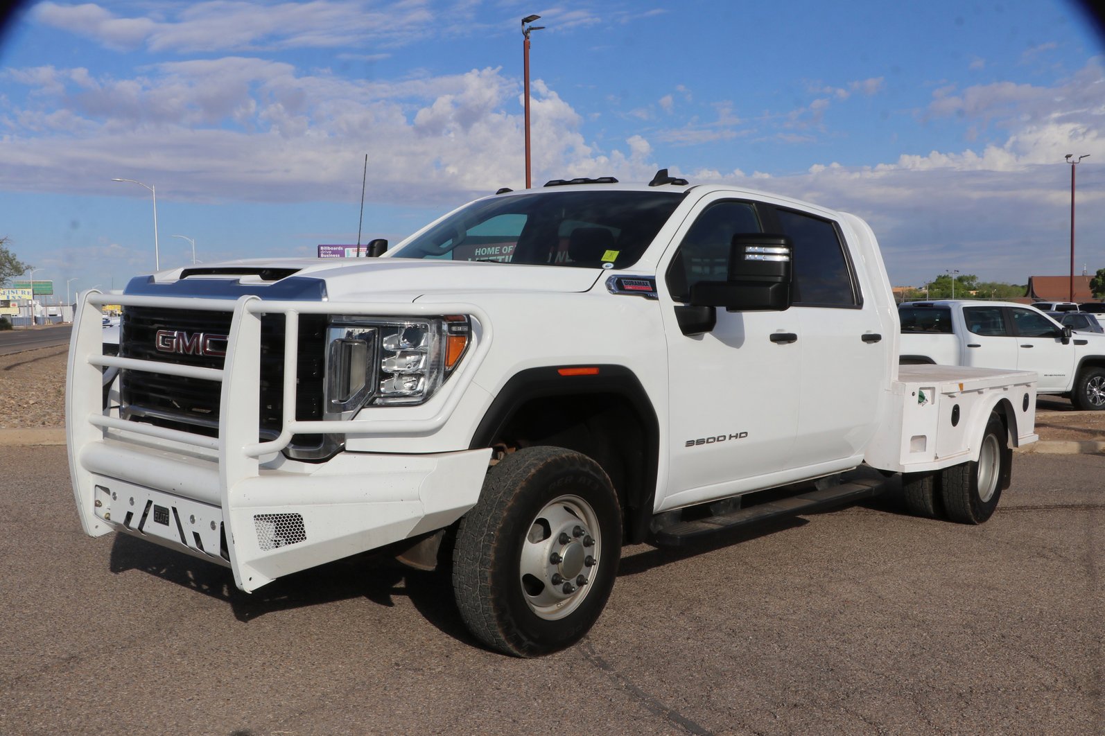 Used 2020 GMC Sierra 3500 4x4 Crew Cab w/ Gooseneck/5TH Wheel Package image 3