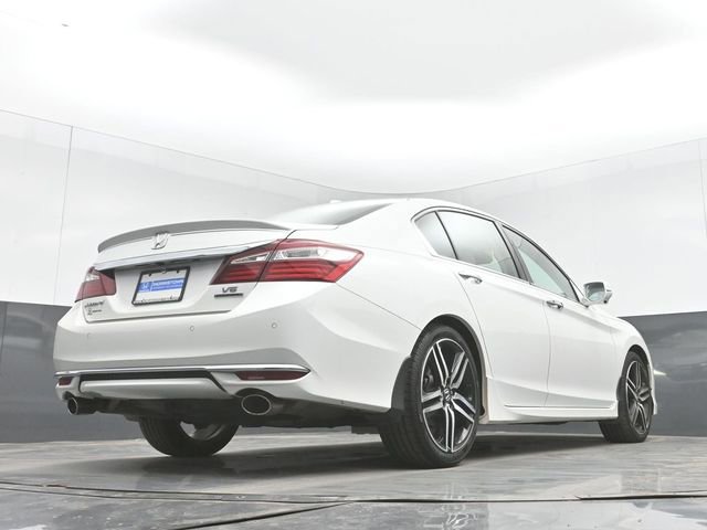 Used 2017 Honda Accord Touring image 45