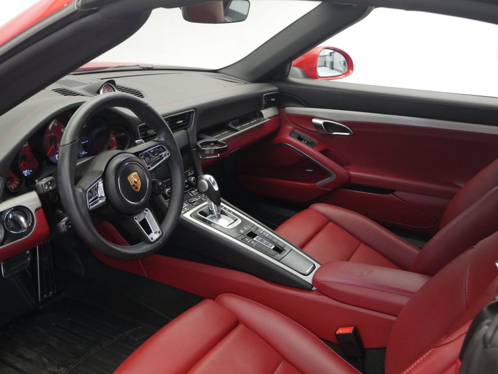 Certified 2019 Porsche 911 Carrera 4 image 4