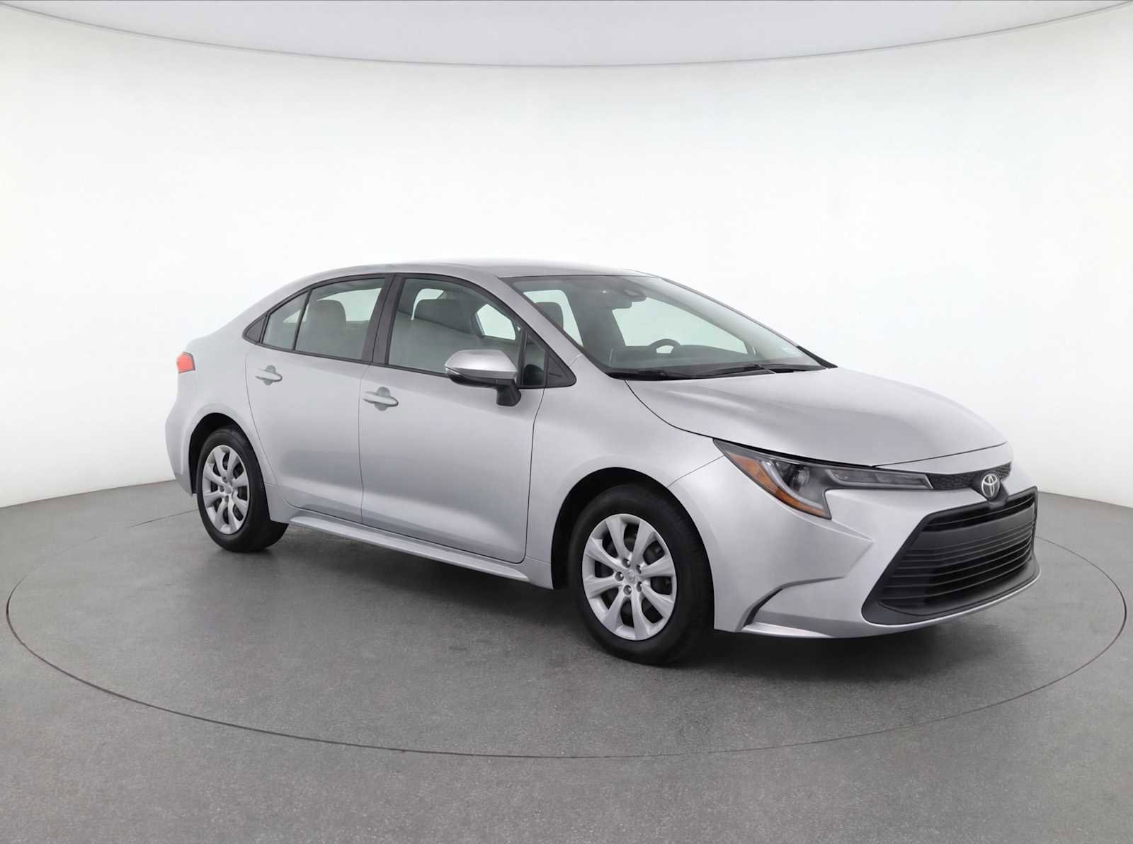 Used 2025 Toyota Corolla LE FWD image 3